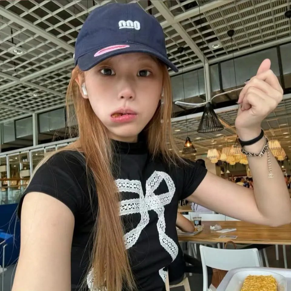 女孩向前冲